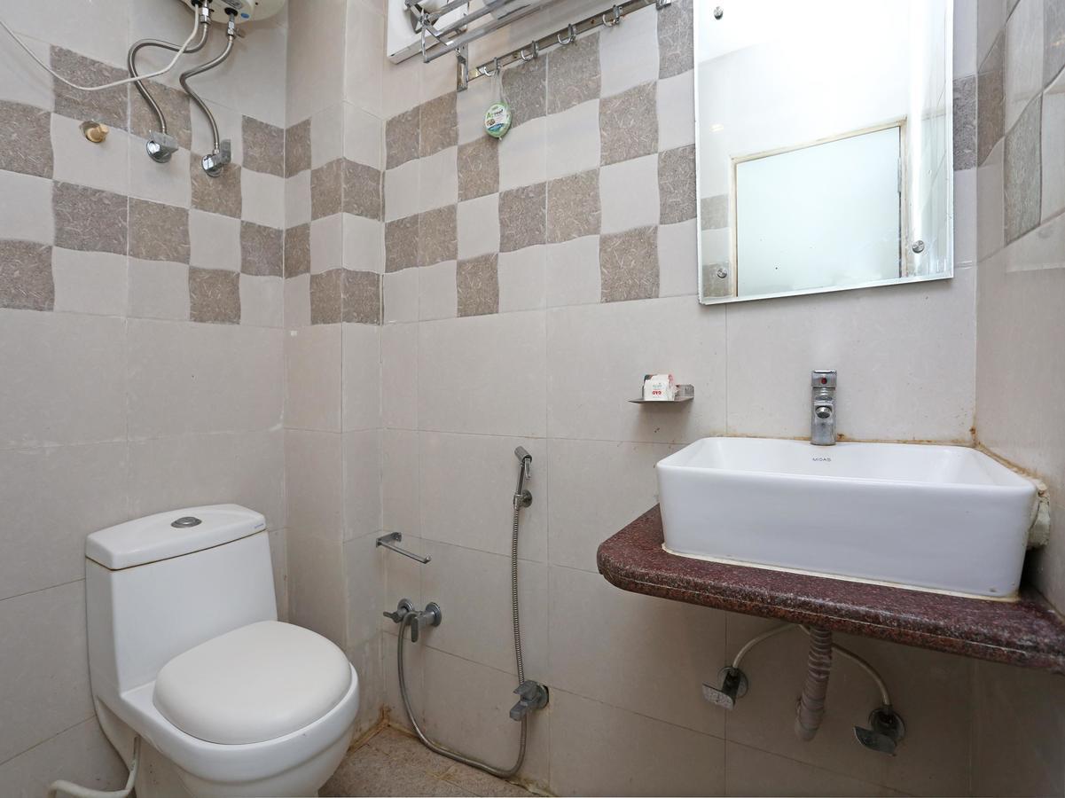 ניו דלהי Oyo 9233 Hotel Cottage Lord Krishna מראה חיצוני תמונה