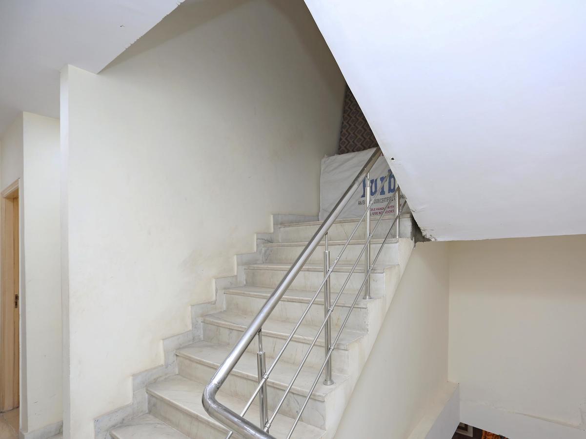ניו דלהי Oyo 9233 Hotel Cottage Lord Krishna מראה חיצוני תמונה
