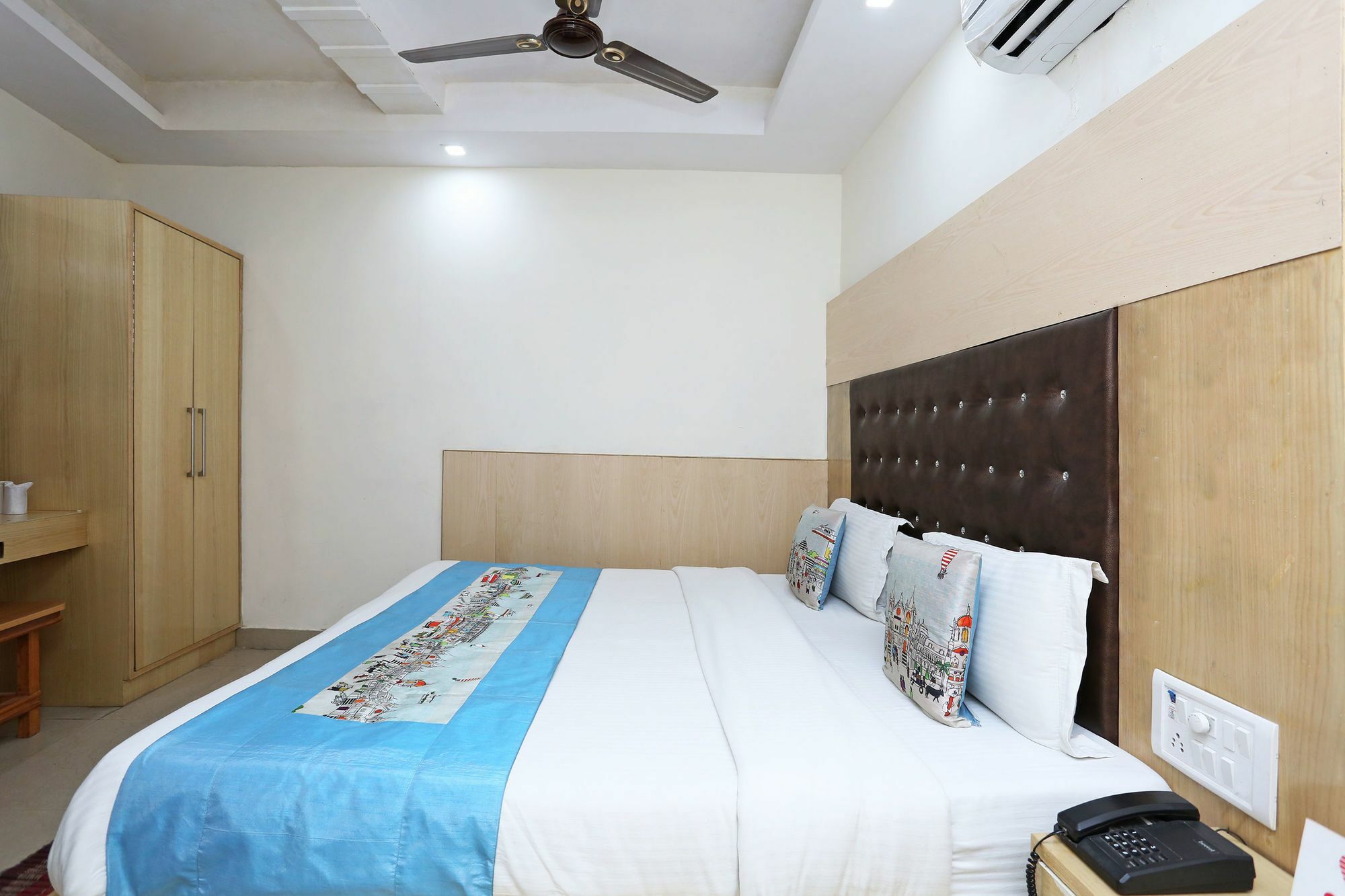 ניו דלהי Oyo 9233 Hotel Cottage Lord Krishna מראה חיצוני תמונה